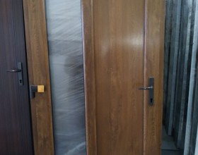 Plastové vchodové dvere zl. dub, mahagón, antracit